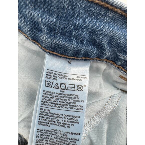 Old Navy Women's Size 16 Blue Light Wash Mid Rise Cuffed Boyfriend Denim Short - Picture 5 of 8